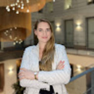 Meet your Posher, Dóra